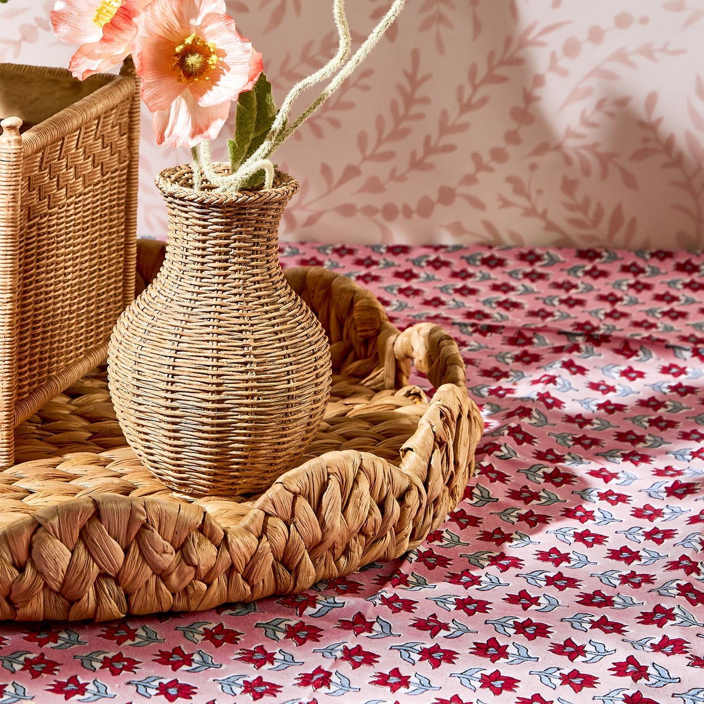 Round Scalloped Edge Tray