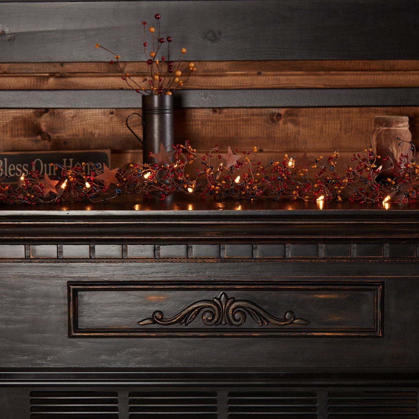 Lighted Colonial Pip Berry and Star Garland 40"