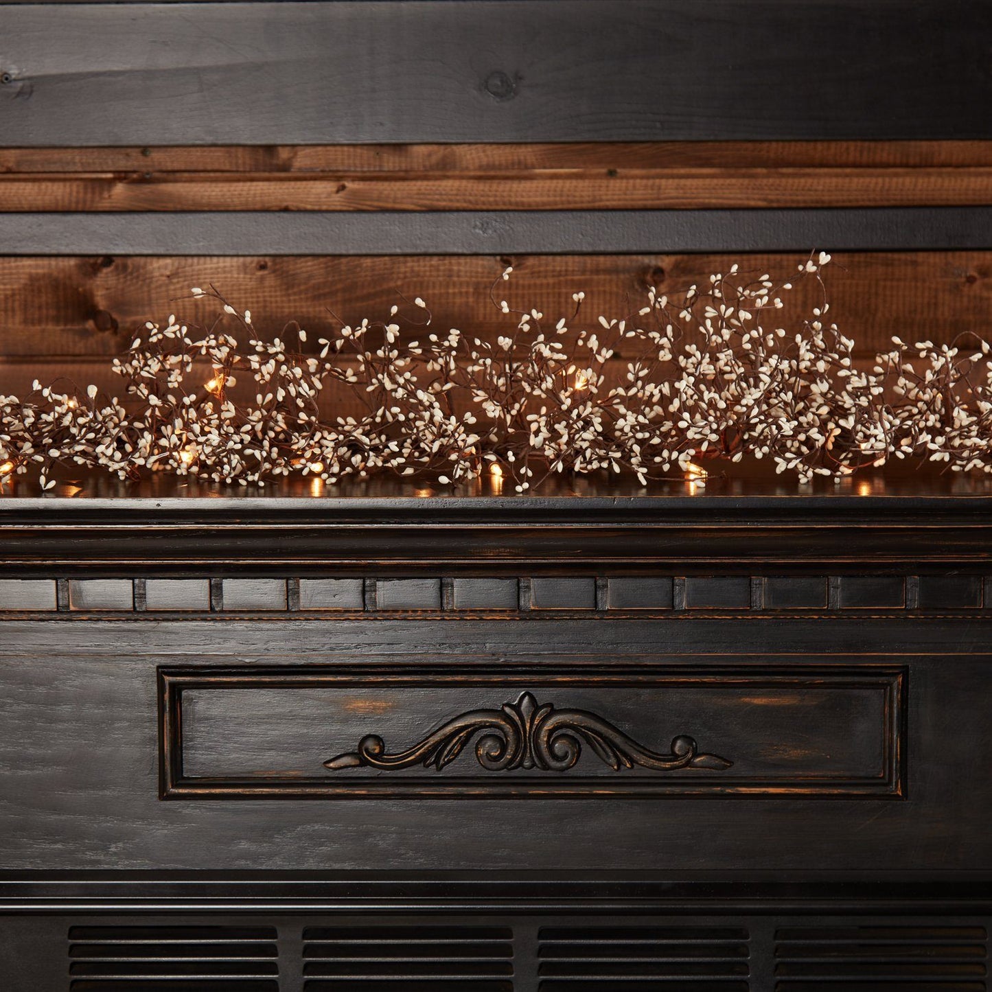 Lighted Creme Pip Berry Garland 4'